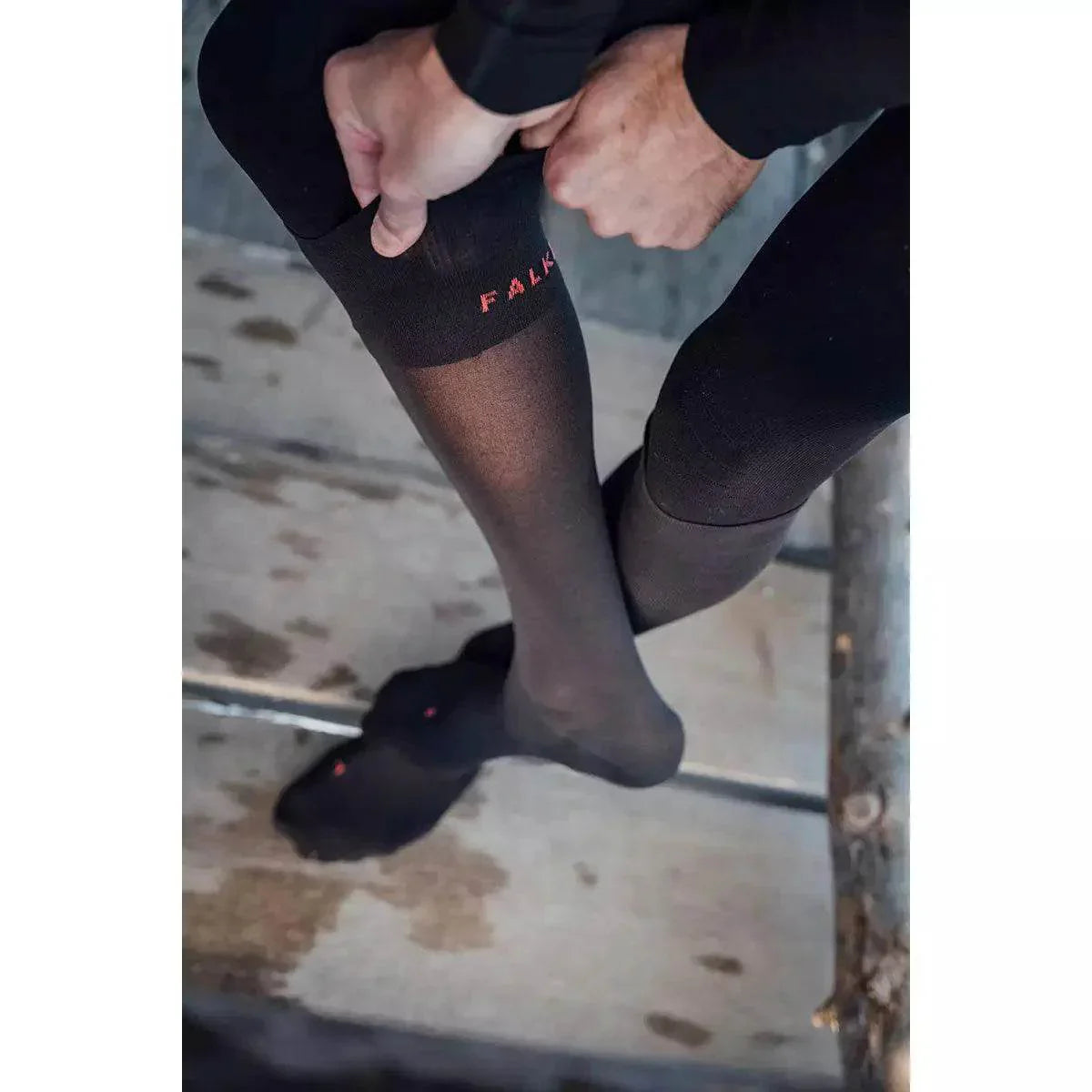 Falke Men's SK7 No Cushion Ski Sock